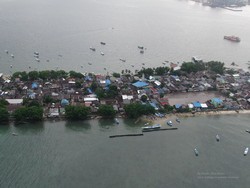 Emak-emak Ini Jadi Satu-satunya Agen Bank di Pulau Lae-lae Makassar