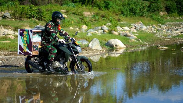 Keren! Prajurit Ini Sisihkan Tunjangan untuk Warga Kurang Mampu