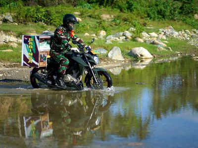 Keren! Prajurit Ini Sisihkan Tunjangan untuk Warga Kurang Mampu