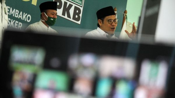 Saat Cak Imin Bantu Warga Terdampak COVID-19