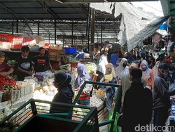 PSBB Hari Pertama di Malang Raya, Pedagang Pasar Tak Taati Aturan