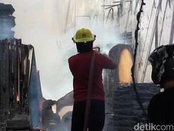 Gudang Mebel di Gorontalo Terbakar, Warga Panik