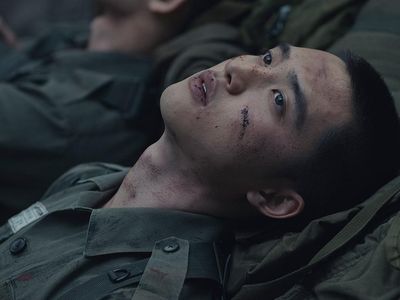 Foto-foto D.O & Xiumin EXO, Sejeong gugudan dan Yoon Ji Sung untuk Musikal Militer