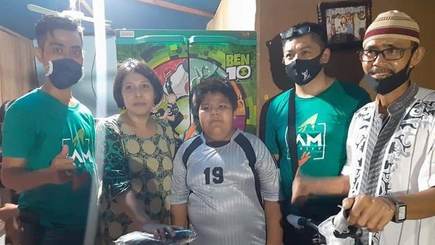 Bocah penjual jalangkote di Pangkep dapat sepeda baru (Dok. istimewa)