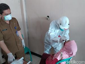Cegah Corona, Puluhan Pedagang Pasar Manis Ciamis Jalani Rapid-Swab Test