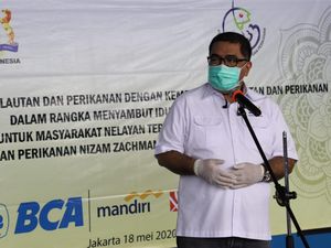 Nelayan Muara Baru Dapat Bantuan 2000 Paket Sembako & Olahan Ikan