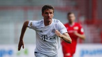 Lewandowski kini memperpanjang tren dalam lima musim terakhir di Bayern. Pria 31 tahun itu tercatat selalu mampu mengemas 40 gol secara beruntun.