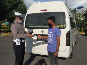 Dua Mobil Travel Bodong Angkut Pemudik di Pelabuhan Ketapang Diamankan