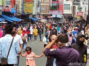 Di Tengah PSBB, Warga Sukabumi Berburu Baju Lebaran di Pusat Pertokoan Di Tengah PSBB, Warga Sukabumi Berburu Baju Lebaran di Pusat Pertokoan