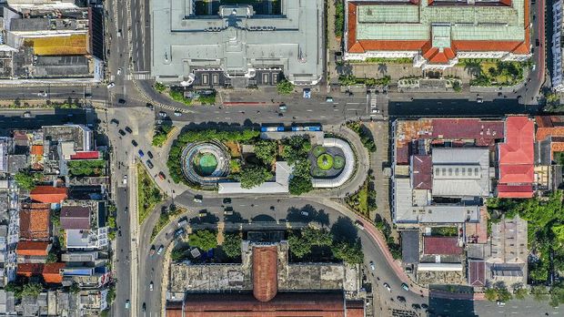 Melihat Jakarta Dari Atas Saat Pandemi Foto udara kawasan Kota Tua yang sepi saat diberlakukan PSBB di Jakarta, Sabtu (18/4/2020). ANTARA FOTO/Galih Pradipta