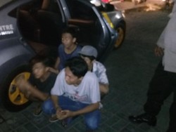 Kelompok Remaja di Makassar Tawuran dan Rusak Mobil Warga, 4 Orang Diamankan