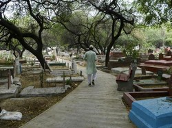 Cerita Penggali Kubur di India Susah Tidur Gegara Mayat Pasien Corona