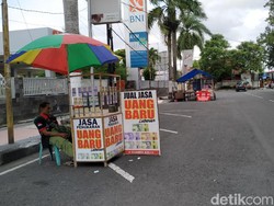 Potret Lesunya Jasa Penukaran Uang Baru Jelang Lebaran di Blitar