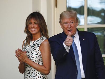 Foto: Penampilan Ibu Negara Melania Trump yang Disebut Munafik