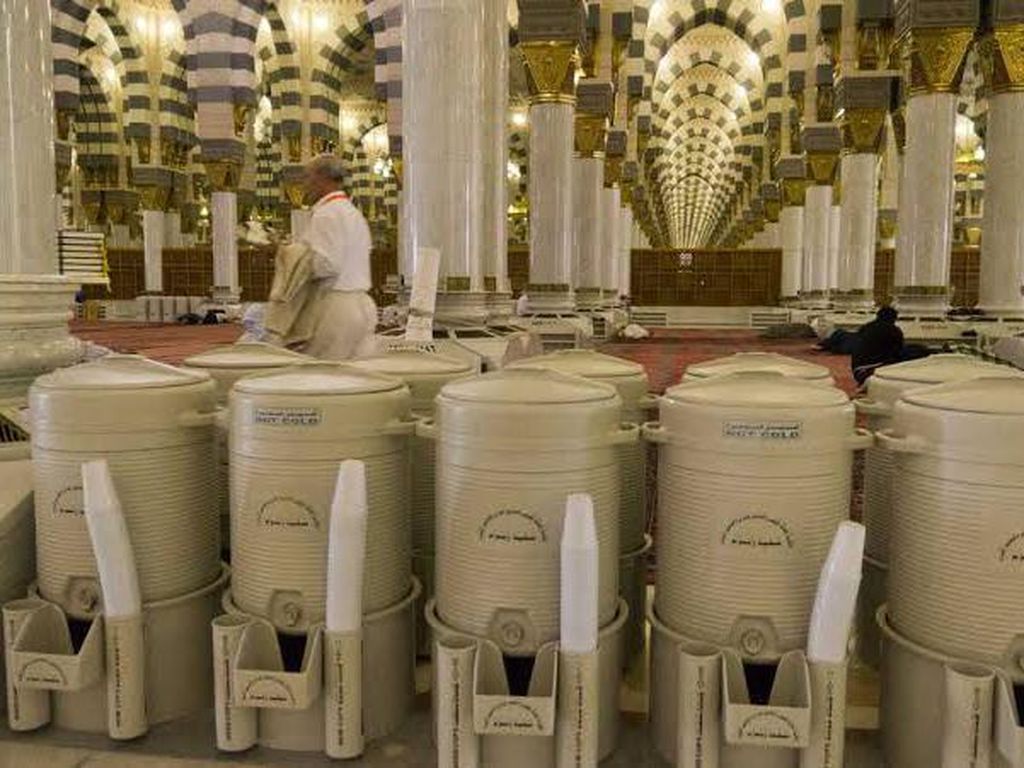 Doa Minum Air Zam Zam agar Hajat Dikabulkan Allah SWT Doa Minum Air Zam Zam agar Hajat Dikabulkan Allah SWT