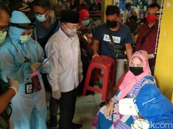 Ogah Rapid Test, Pengunjung Pasar Cianjur Malah Ngajak Damai Plt Bupati