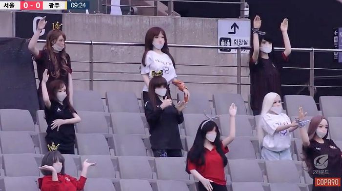 FC Seoul FC Seoul menggunakan boneka untuk menyiasati laga tanpa penonton