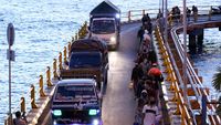 Pemudik di Pelabuhan Ketapang Banyuwangi Membludak