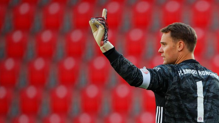 BERLIN, GERMANY - MAY 17: Manuel Neuer of Bayern Munich during the Bundesliga match between 1. FC Union Berlin and FC Bayern Muenchen at Stadion An der Alten Foersterei on May 17, 2020 in Berlin, Germany. The Bundesliga and Second Bundesliga is the first professional league to resume the season after the nationwide lockdown due to the ongoing Coronavirus (COVID-19) pandemic. All matches until the end of the season will be played behind closed doors. (Photo by Hannibal Hanschke/Pool via Getty Images)