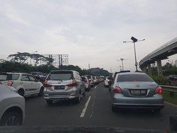 Penampakan Tol Halim Pagi Tadi, Macet Sepanjang 1 KM