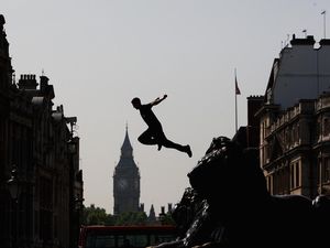 Potret Menantang Atlet Parkour saat Beraksi, Bikin Deg-degan!
