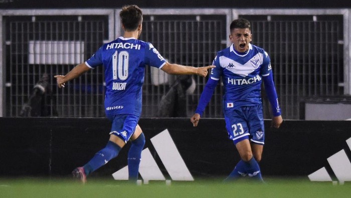 BUENOS AIRES, ARGENTINA - SEPTEMBER 22: Thiago Almada of Velez Sarsfield celebrates after scoring the second goal of his team  during a match between River Plate and Velez Sarsfield as part of Superliga Argentina 2019/20 at Estadio Monumental Antonio Vespucio Liberti on September 22, 2019 in Buenos Aires, Argentina. (Photo by Marcelo Endelli/Getty Images)
