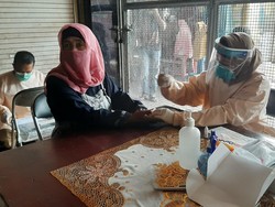 Puluhan Pedagang Pasar Tradisional Kota Malang Jalani Rapid Test