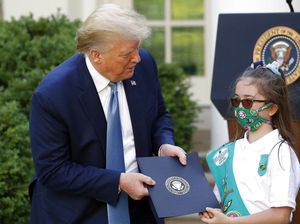 Ngeyel Lagi! Trump Kini Kunjungi Pabrik Ford Tanpa Masker Ngeyel Lagi! Trump Kini Kunjungi Pabrik Ford Tanpa Masker