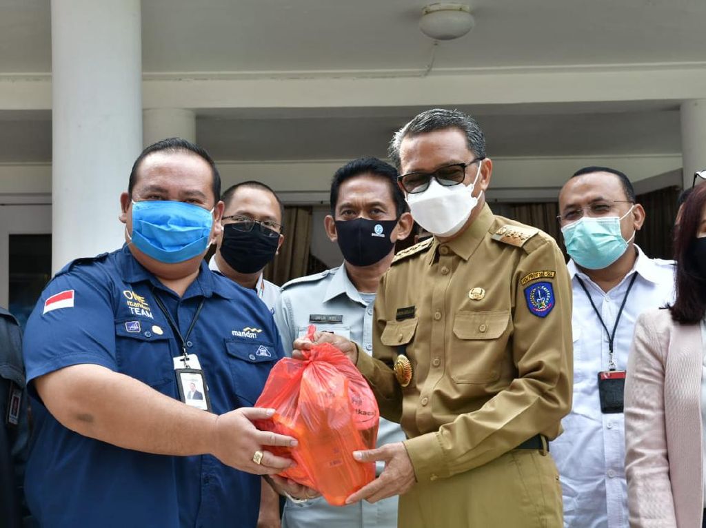 Gugus Tugas Sulsel Dapat Bantuan 2.000 Peket Sembako dari FKIJK Gugus Tugas Sulsel Dapat Bantuan 2.000 Peket Sembako dari FKIJK
