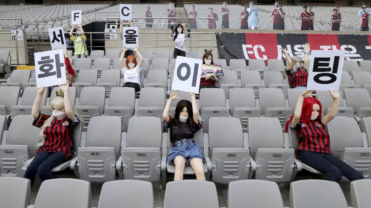 Boneka seks jadi salah satu cara klub sepakbola menyemarakkan stadion saat new normal. (Foto: Ryu Young-suk/AP Photo)