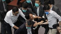 Keributan Pecah di Parlemen Hong Kong