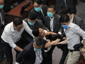 Keributan Pecah di Parlemen Hong Kong