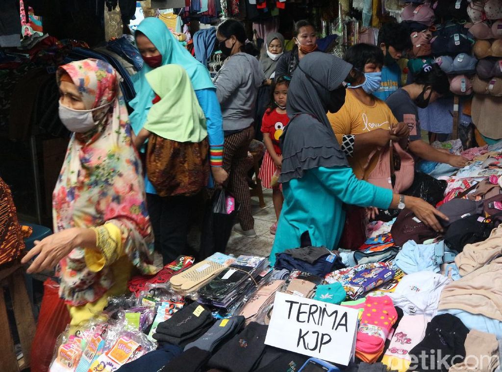 Video Pasar Minggu Jakarta Diserbu Warga, Satpol PP Turun Tangan Video Pasar Minggu Jakarta Diserbu Warga, Satpol PP Turun Tangan