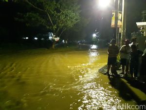 Hujan Deras dan Irigasi Meluap, 4 Titik di Kota Serang Kebanjiran Hujan Deras dan Irigasi Meluap, 4 Titik di Kota Serang Kebanjiran