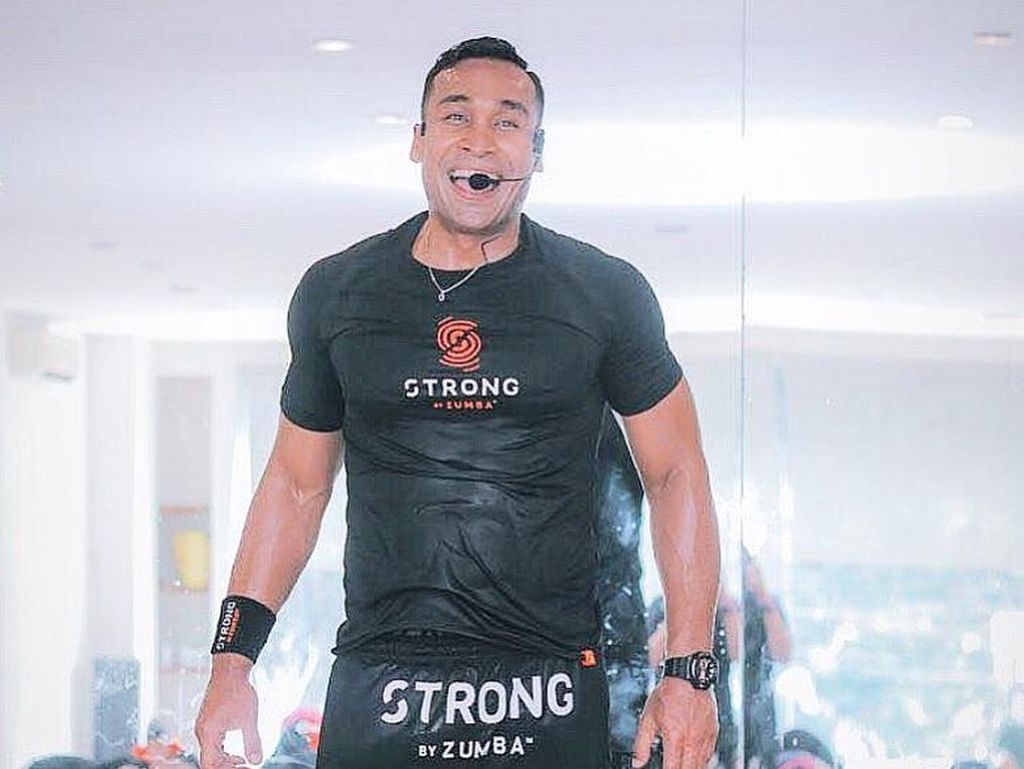 Cerita Umar Syarief, Karateka Nasional yang Kini Jadi Pelatih Zumba Cerita Umar Syarief, Karateka Nasional yang Kini Jadi Pelatih Zumba
