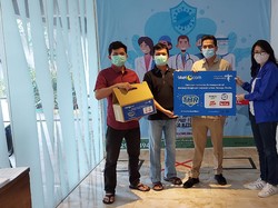 tiket.com Bagikan Bantuan Lebaran ke Pekerja Wisata dan Tenaga Medis