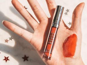 Rekomendasi 7 Lip Gloss Brand Lokal yang Bikin Wajah Segar di Hari Lebaran Rekomendasi 7 Lip Gloss Brand Lokal yang Bikin Wajah Segar di Hari Lebaran