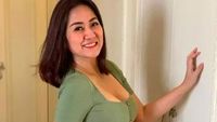 Yuk Lihat Foto Liburan Tante Erni yang Memikat Mata