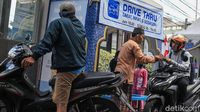 Tanah Kusir Berlakukan Zakat Fitrah Secara Drive Thru