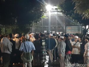 Habib Bahar Kembali Dibui, Ratusan Pendukungnya Datangi Lapas Gunungsindur Habib Bahar Kembali Dibui, Ratusan Pendukungnya Datangi Lapas Gunungsindur