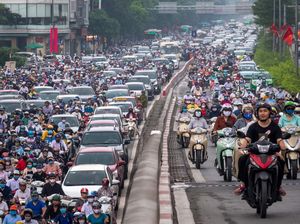 Lockdown Usai, Warga Hanoi Tumpah Ruah