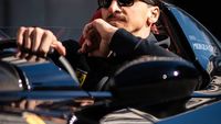 Lagak Ibrahimovic Nyetir Ferrari