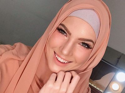 Foto: Cantiknya Saat Aktris Mikaila Patritz Berhijab, Jadi Mualaf dari Kecil