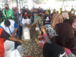 Warga Serbu Pasar Murah yang Digelar Pemprov Sulteng