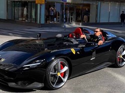 Ternyata Begini Gaya Zlatan Ibrahimovic Kalau Nyetir Mobil