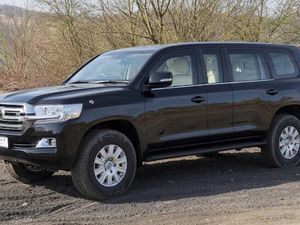 Modifikasi Toyota Land Cruiser untuk Pejabat