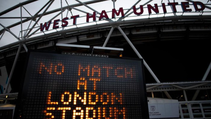 LONDON, ENGLAND - MARCH 14: LONDON, ENGLAND - MARCH 14: A General view of the London Stadium, home of West Ham United as all Premier League matches are postponed until at least April 4th due to the Coronavirus Covid-19 pandemic on March 14, 2020 in London, England.  It has been announced that all football league matches, including the Premier League and Women’s Super League, have been postponed until at least April 4 in response to the threat of coronavirus. This follows UEFAs decision to suspend fixtures in the Champions League and the Europa League, as many top flight players enter self-isolation.  (Photo by Justin Setterfield/Getty Images)