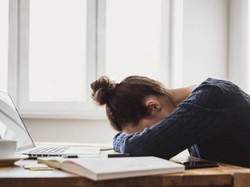 Tidur Tak Nyenyak Selama WFH? Atasi dengan 4 Makanan Enak Ini