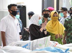 Bupati Anna Hadiri Penyerahan Sembako dari MCCC untuk Warga Terdampak COVID-19