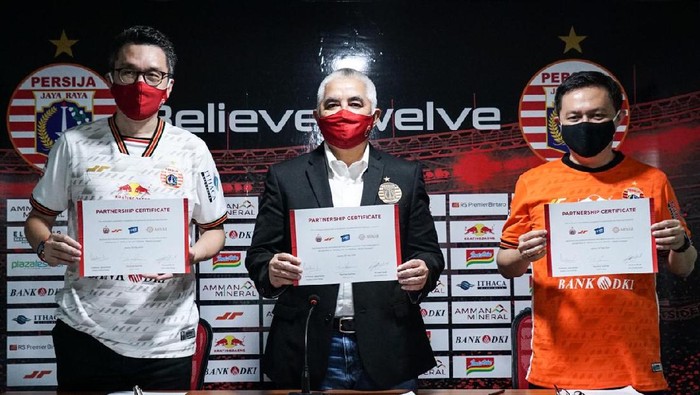 Persija Jakarta meluncurkan aplikasi.
